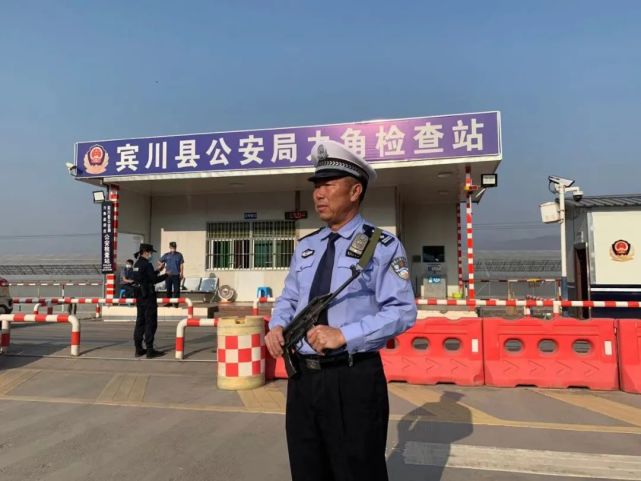 作为宾川县公安局交通警察大队年纪最大的"元老,在这个年龄段,应该
