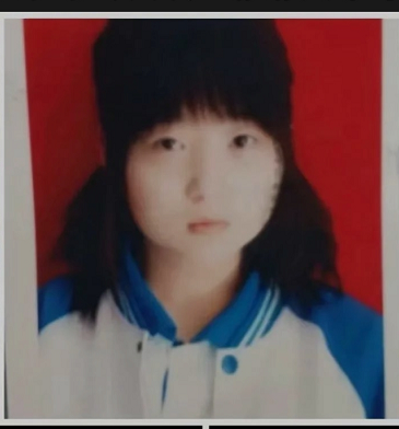 延安市高二女生失联,穿蓝白相间校服上衣,蓝色校服裤子,背黑色书包