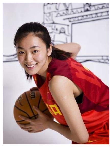中国女篮美女之首实至名归,连库里都坦言称赞,身材颜值超高