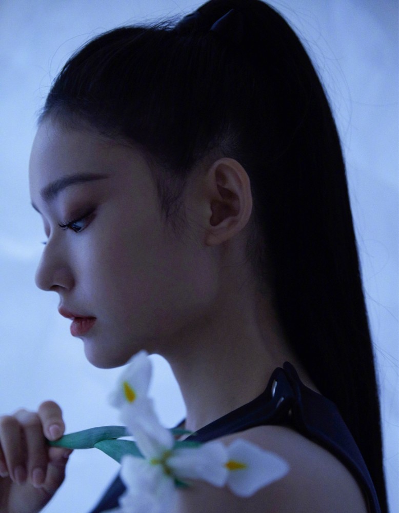 林允被拍搬家颜人中家,两人这是同居了吧 到底什么时候官宣