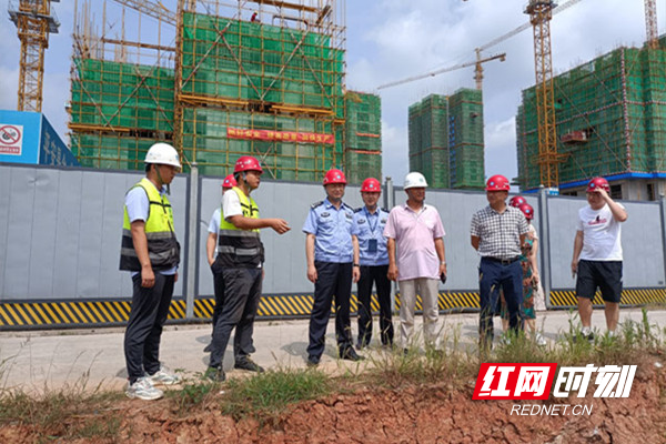 冷水滩:黄辉庆带队检查安全生产工作