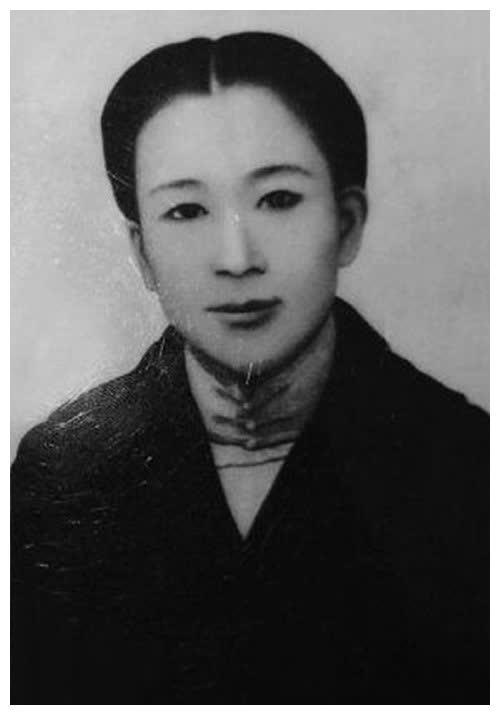 川岛芳子没死?隐姓埋名活到1978年,专家开棺验尸,真相