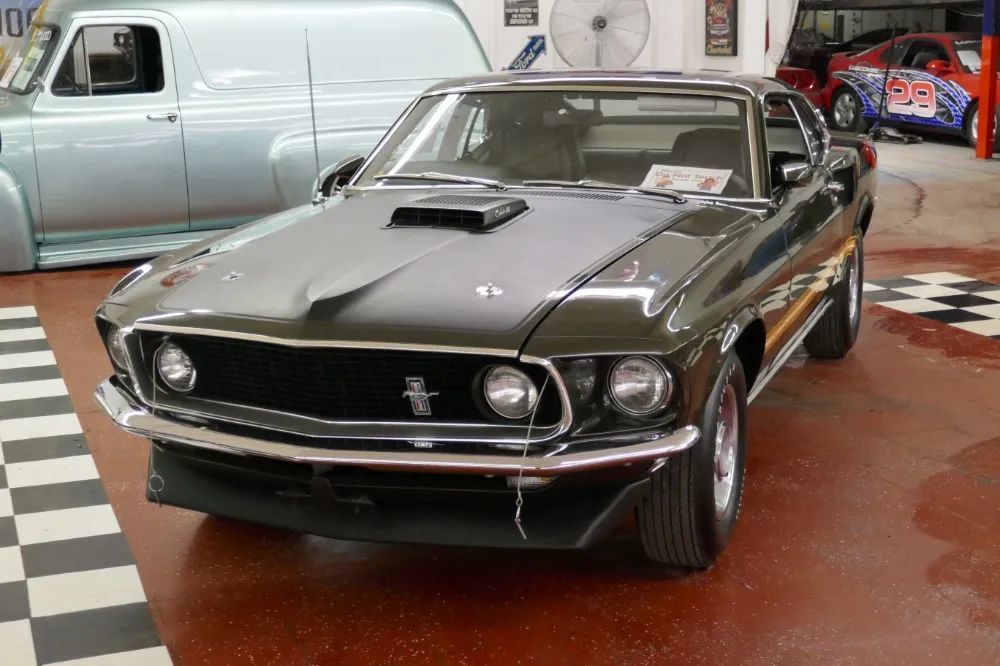 废弃谷仓发现罕见的1970年福特mustang mach 1特别版