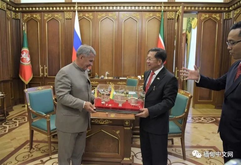 缅甸国防军总司令敏昂莱大将,与鞑靼斯坦共和国总统明尼哈诺夫会面