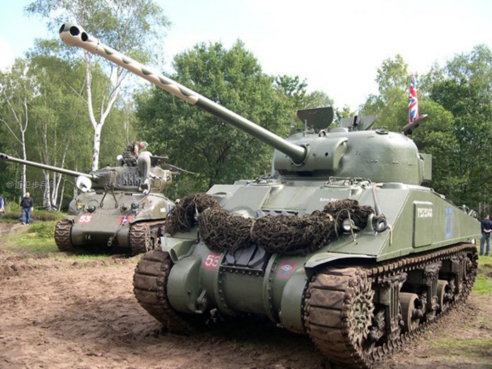 皇家陆军和美军对谢尔曼坦克可谓一见倾心,相比m3坦克和英国的瓦伦丁