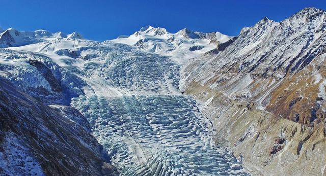 索县旅游穹雄沟布加雪山