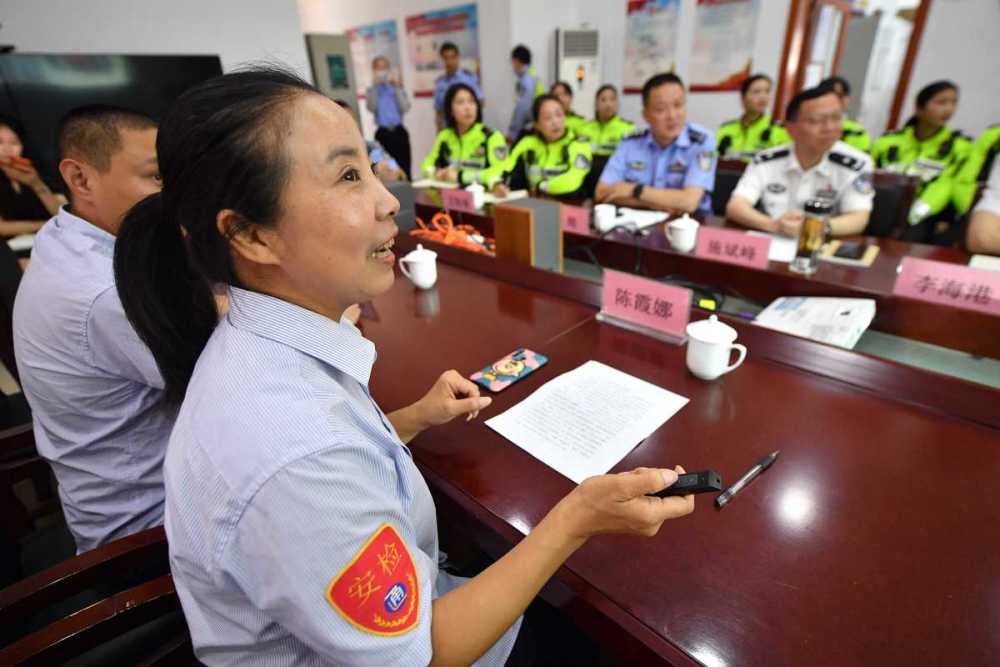 今天陈霞娜团队与女子骑警队联手了