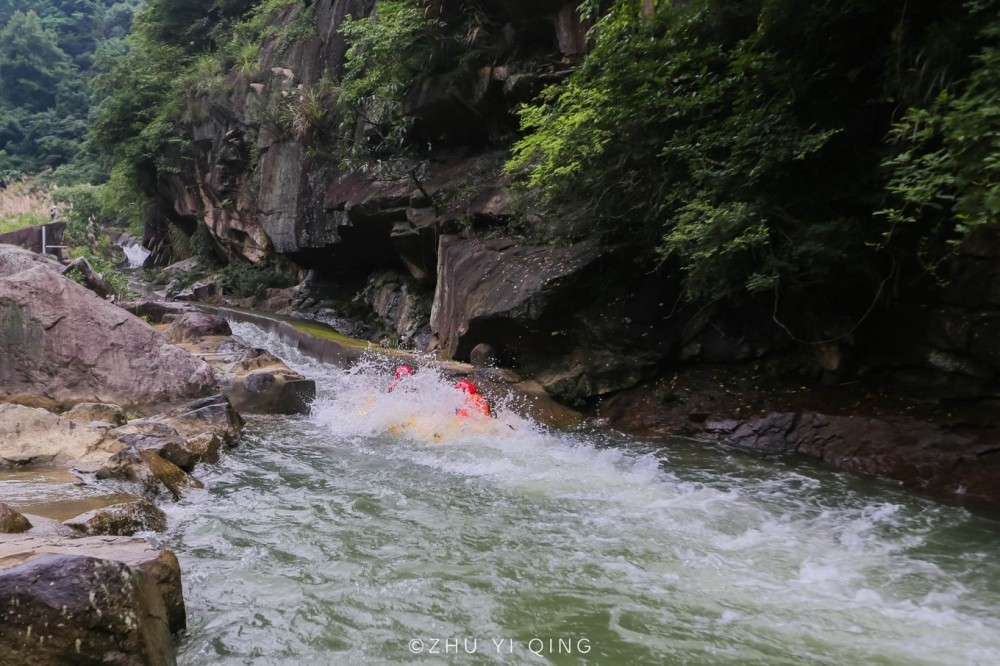 虎啸峡景区位于桐庐西南部山区钟山乡境内,距离桐庐县城大约30公里.