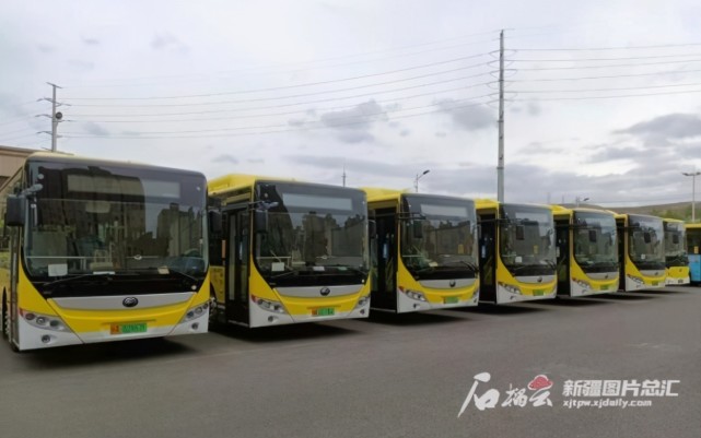 我为群众办实事乌鲁木齐市新增64辆新能源公交车