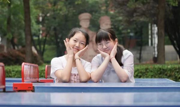 文科班陈静怡(左)和理科班陈静怡(右) 四川省绵阳中学供图