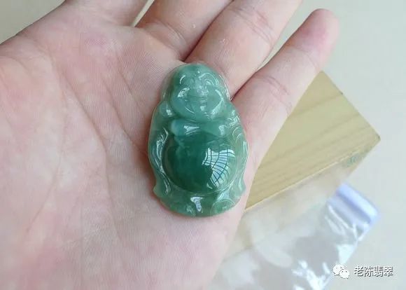 如何鉴别翡翠油青?