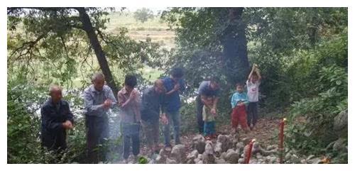 湖南"鬼崽岭",一场雨冲出阴兵石人,专家预测:规模远超