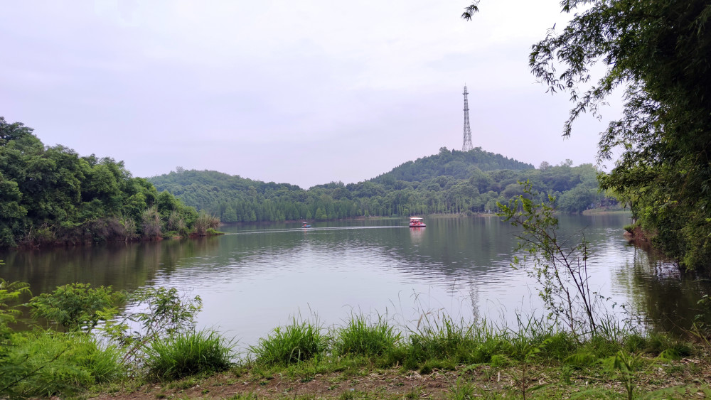 玩沙划船徒步登山的免费景点,德阳东湖山公园,你去过吗