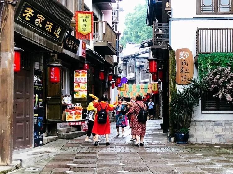 重庆著名景区新建老街,位置优越景观丰富,开街多年却不为人知