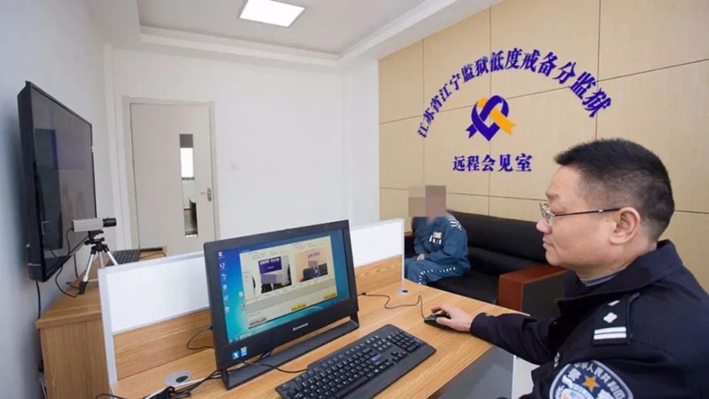 南京女子监狱在会见室设置爱心区域,方便前来会见的老人,孕妇,儿童