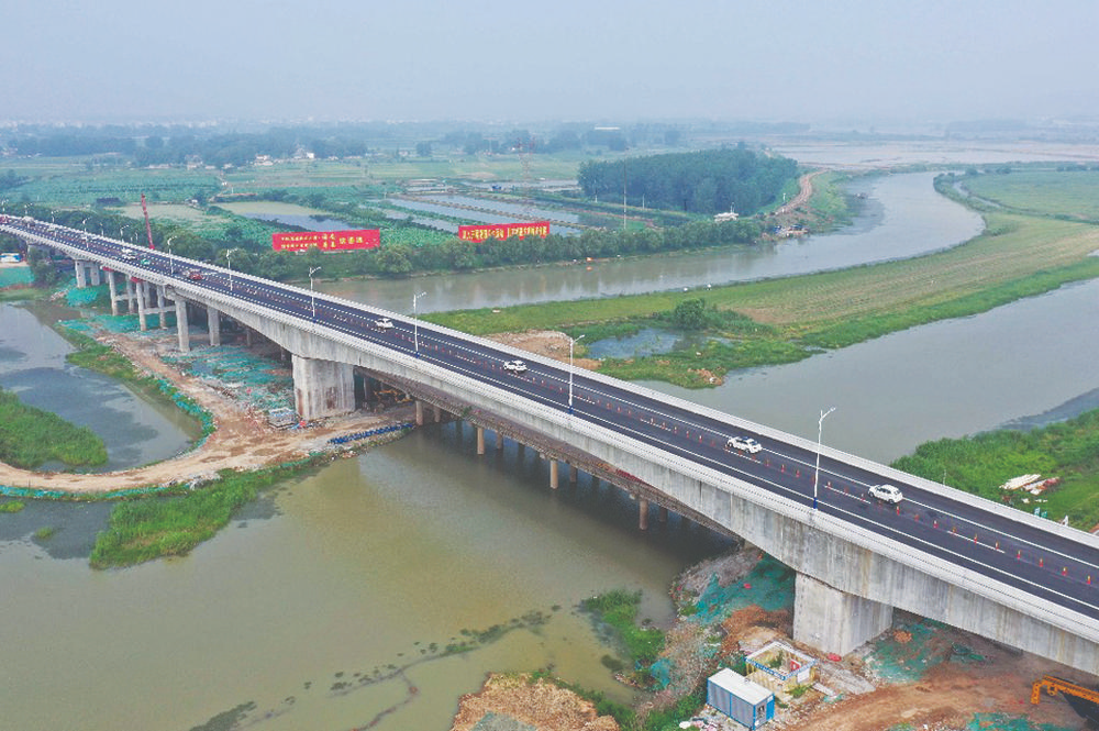 "引江济淮"淮南东津渡大桥(右幅)建成通车