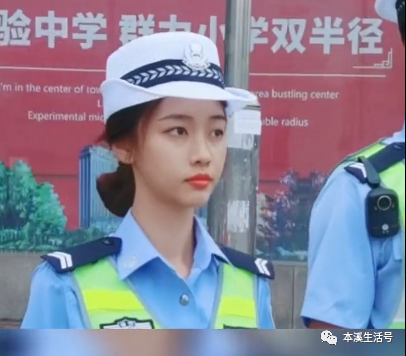 本溪女辅警上路执勤,车水马龙中一道靓丽的风景线