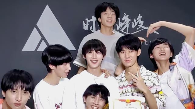 张真源丁程鑫公开高考分数刷新时代峰峻艺人最高分不愧是学霸