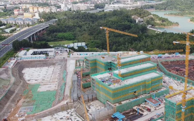 深圳龙岗坪地高中园项目教学楼主体结构封顶