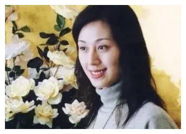 李成儒二婚娶小18岁史依弘,前妻儿子:"你怎么嫁给我爸