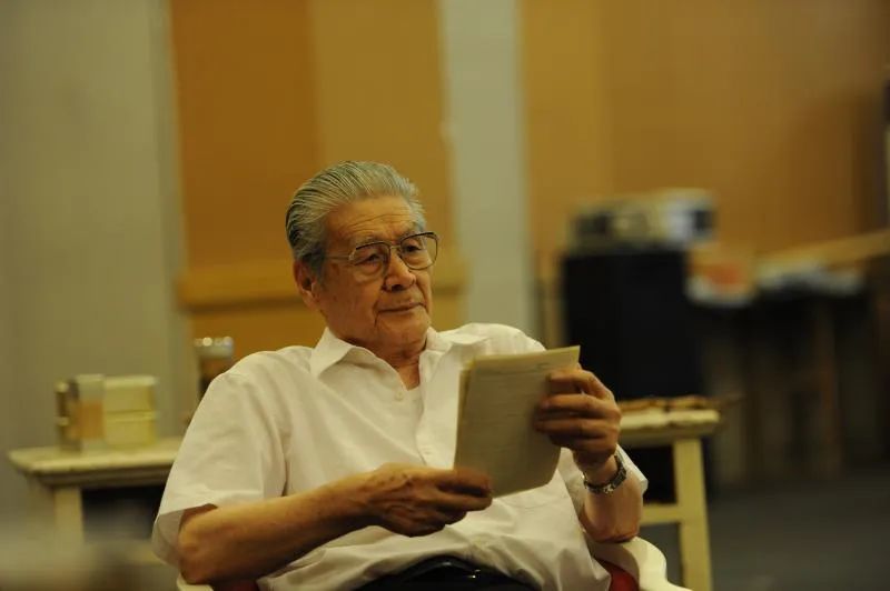 "七一勋章"获得者蓝天野70多年前曾是地下党,名字也是