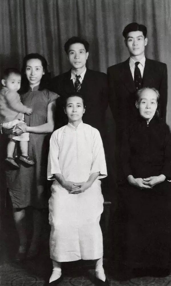 "七一勋章"获得者蓝天野70多年前曾是地下党,名字也是