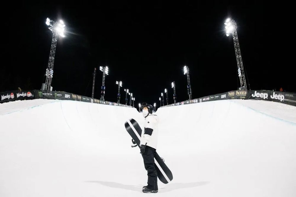 出现在了美国单板滑雪国家队,2021-2022赛季征召名单中,让人惊喜万分!