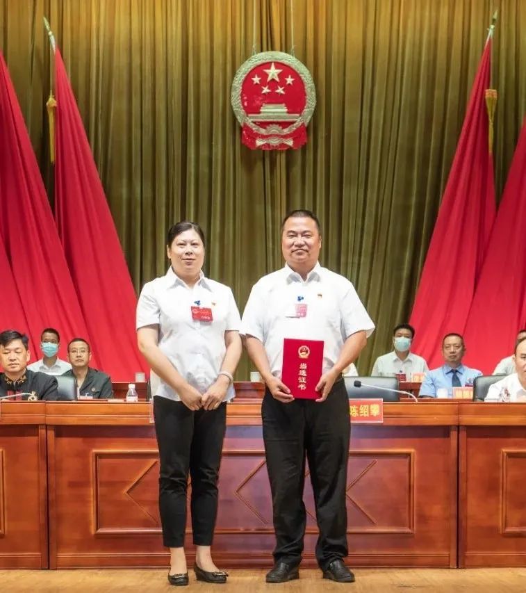 梁河县十八届人大六次会议胜利闭幕