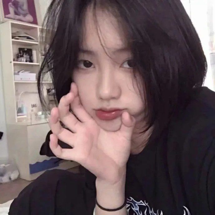 超惊艳的短发女生头像