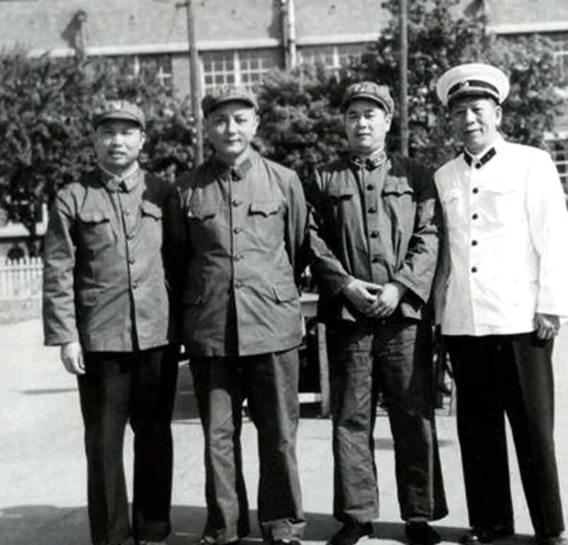 "万岁军"副军长,建国后授少将,担任了福州军区最后一任司令员