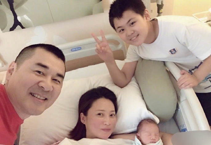 蒋勤勤表露欣赏黄磊,直言老公比他差太多,引陈建斌一脸吃醋