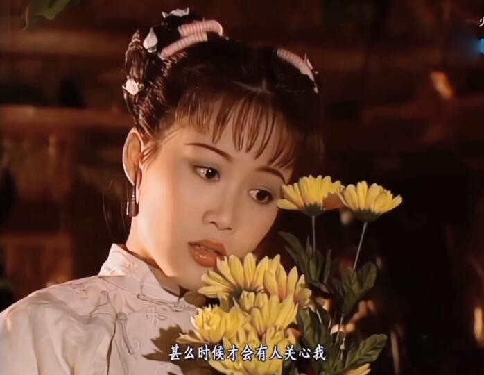 不得不说,梁小冰的演技过人,一人分饰母女,两种完全不同的气质.