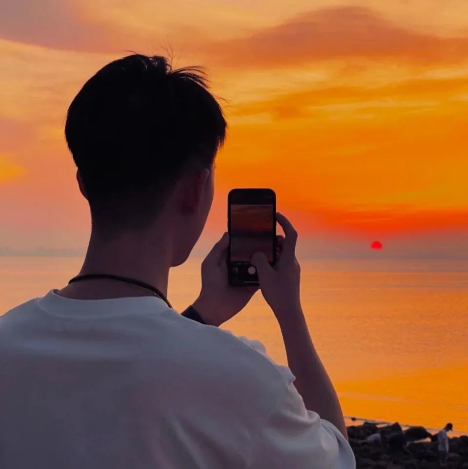 男生头像有志青年先谋生而后爱