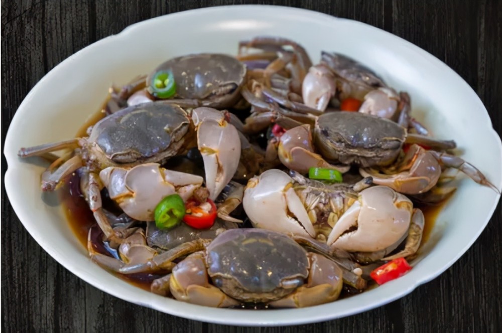 4,螃蜞,它算是迷你版螃蟹了,在我们这叫嘟噜蟹,它比蛏子还难捕捉,别看