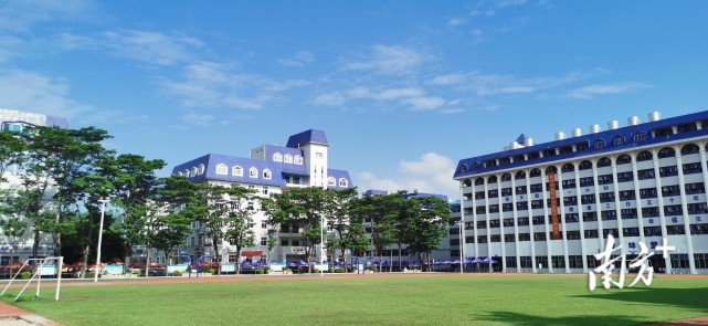 惠州市东江高级中学:党建引领,成就更好的老师和学生