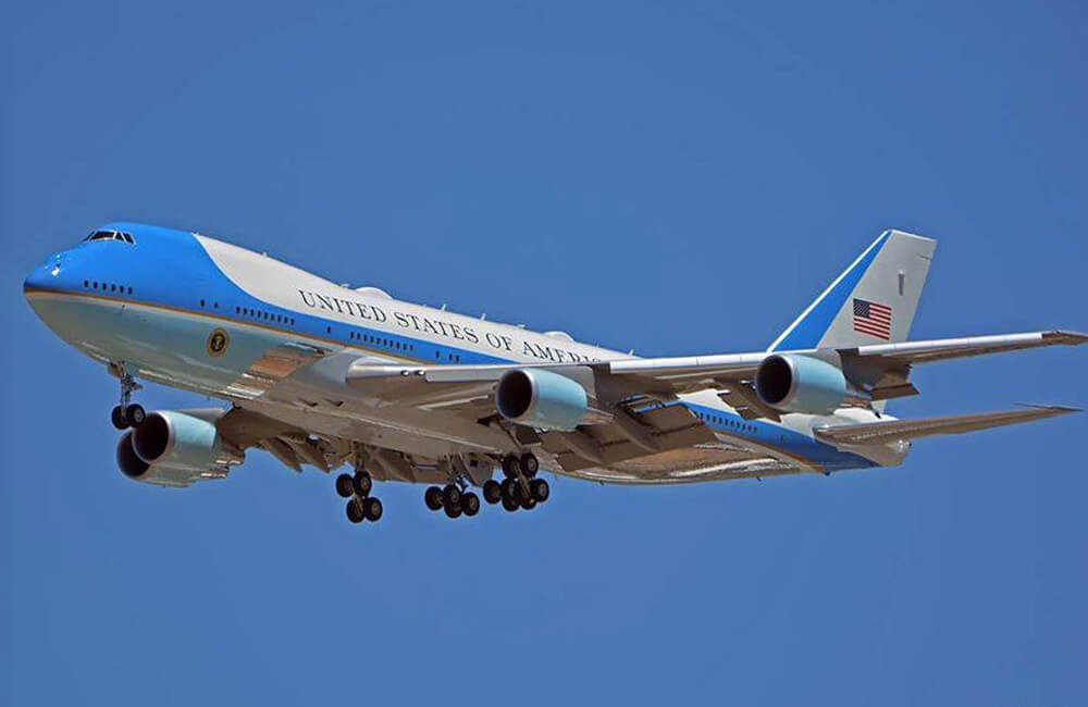 空军一号,美国波音公司出品,用波音747-8客机改装而成,1990年服役