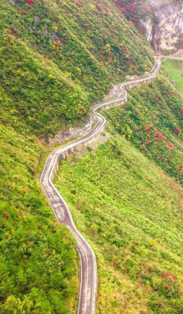 我国最美的"天路"其实在重庆巫山,10多公里的山路成绝美仙境