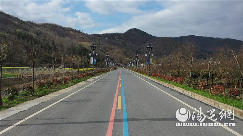 汉阴县建四好农村路铺设乡村振兴康庄大道