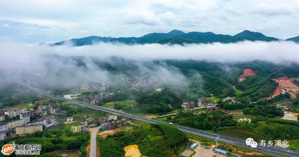 大美浦北航拍雨后初霁的福旺小镇如梦幻天地