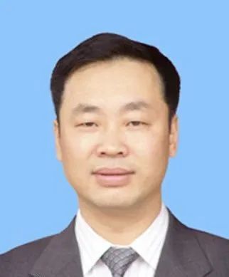 会议决定 任命吴丁顺同志为漳浦县人民政府副县长; 决定接受黄庆华
