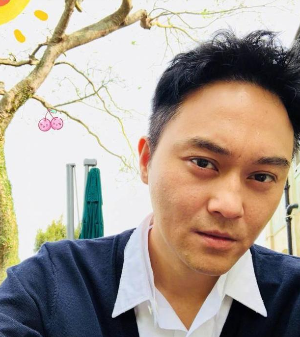 参观张智霖和袁咏仪的家,阳台外面山雾弥漫,居住楼层也太高了吧