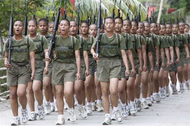 菲律宾大批女兵上岗:驱离外国船只,瓦解敌人的斗志!底线何在?