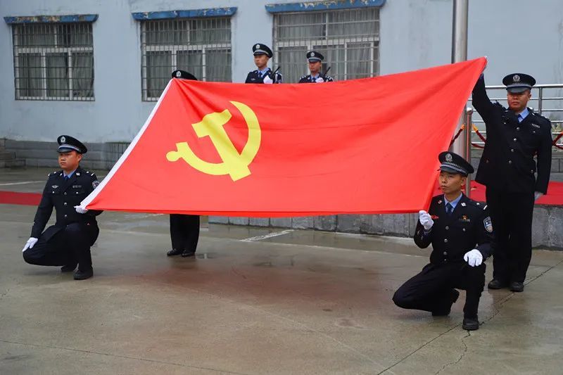 【公安心向党 护航新征程】为党旗增辉 为警旗添彩