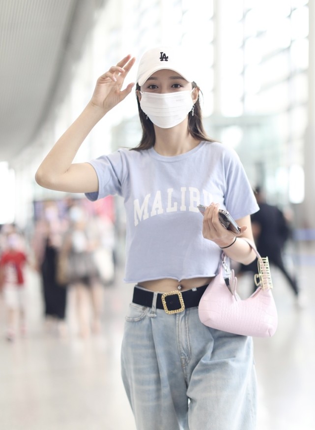 小腰精!沈梦辰超短上衣大秀小蛮腰 镶嵌钻石脐钉超抢眼
