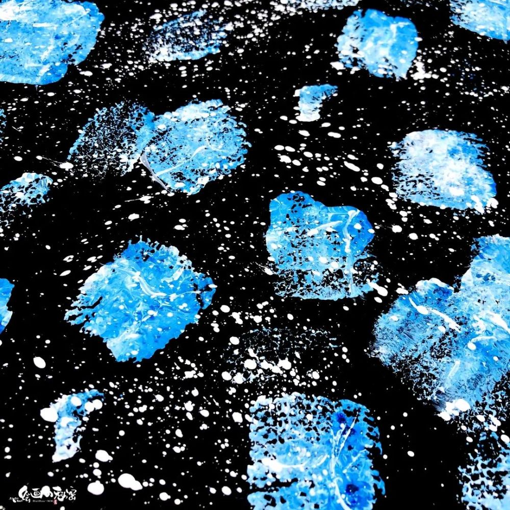 步骤二:运用白色水粉颜料拍洒出点状并运用细头水粉笔绘画出冰块的