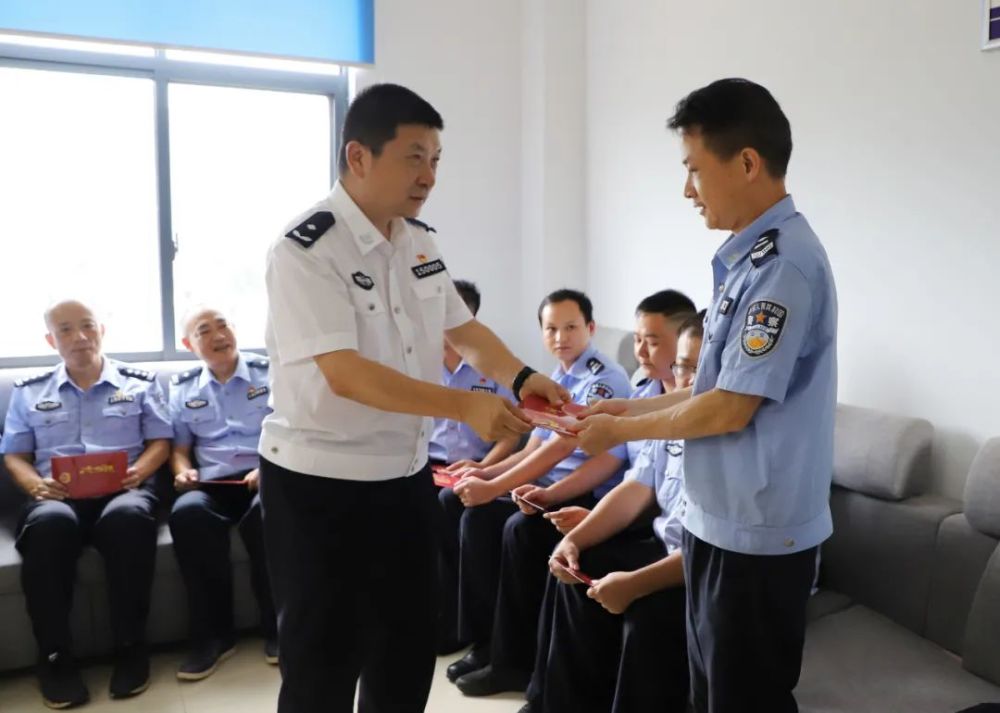 市公安局党委委员,副局长廖劲松先后到自贸区(白露)分局,永兴县公安局
