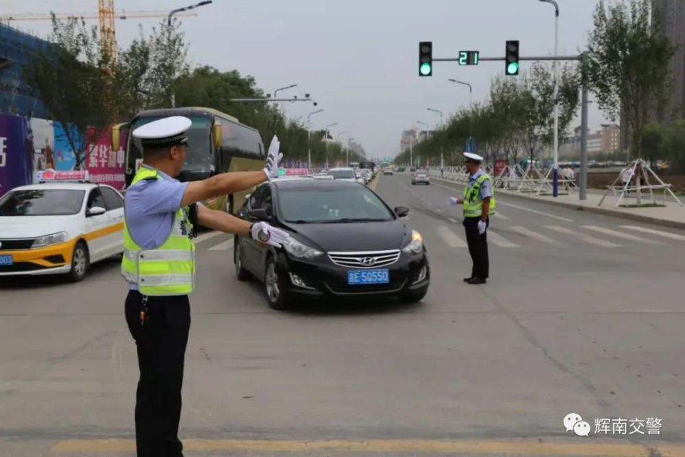 在辉南,当红绿灯与交警现场指挥有冲突时,你该听谁的?