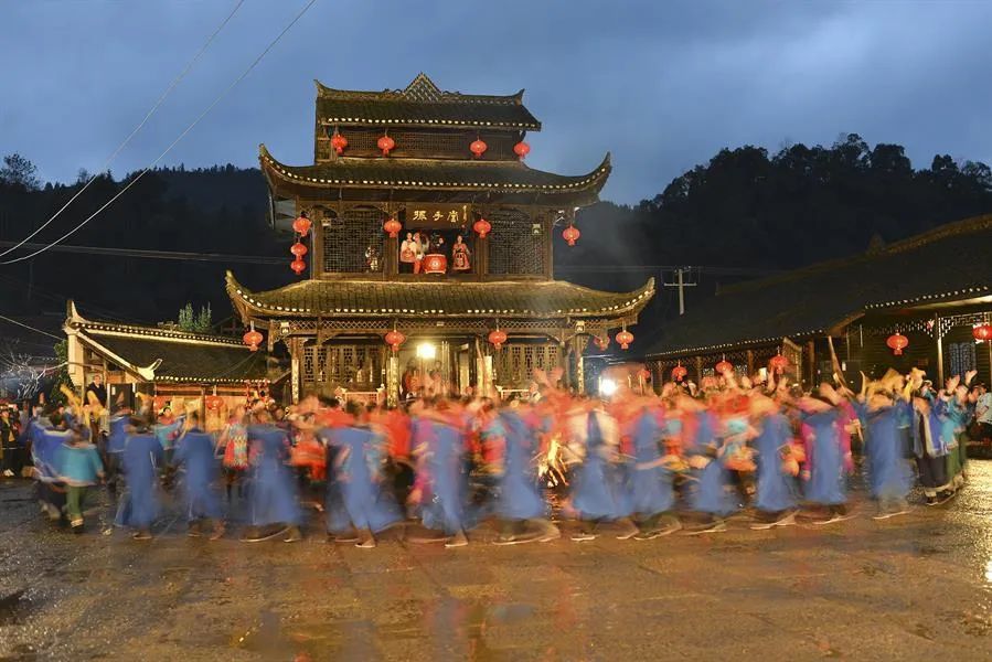 旅游推荐美去龙山惹巴拉泛舟体验爽一夏的玩水乐趣