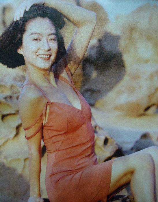 66岁林青霞减肥成魔鬼身材,曾胖到遭女儿朋友嫌弃,洒脱心态大获好评!