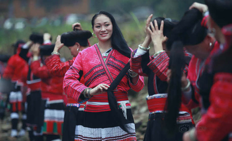 广西红瑶寨,在2020年获得吉尼斯纪录,号称"天下第一长发村"